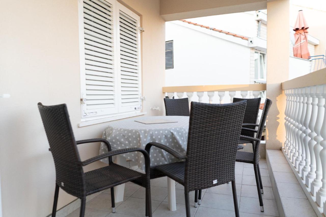 Apartment Mladen Biograd Na Moru Exterior foto
