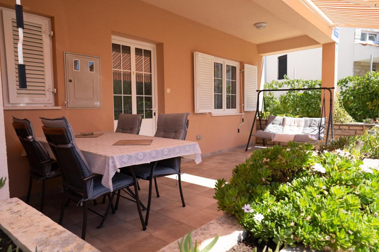 Apartment Mladen Biograd Na Moru Exterior foto